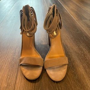 BCBG generation nude heels
